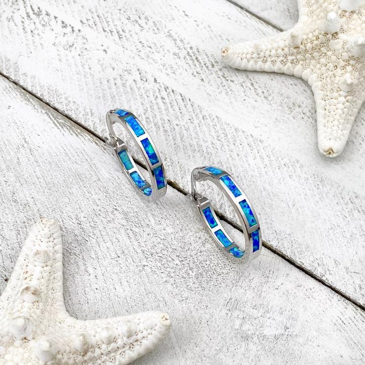 Naia – Ohrringe aus Silber und Opal mit maritimer Inspiration