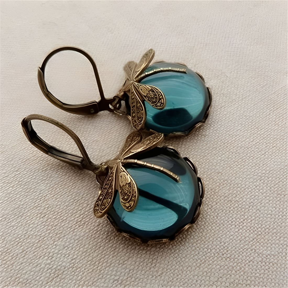 Elandra – Ohrringe in Libellenform aus antikem Gold
