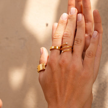 Riza – Spiralring mit Edelstein