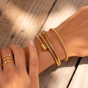 Angie – Armband mit geschwungenem Design in Gold