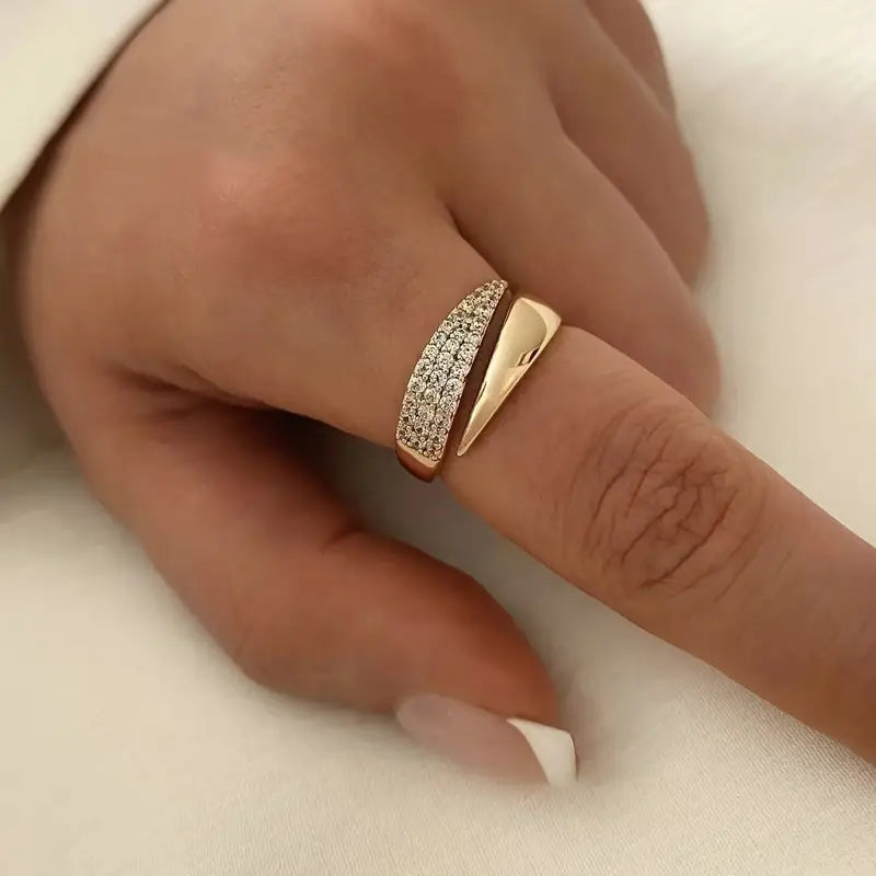 Emiko – Gelber Goldring mit strahlenden Steinen