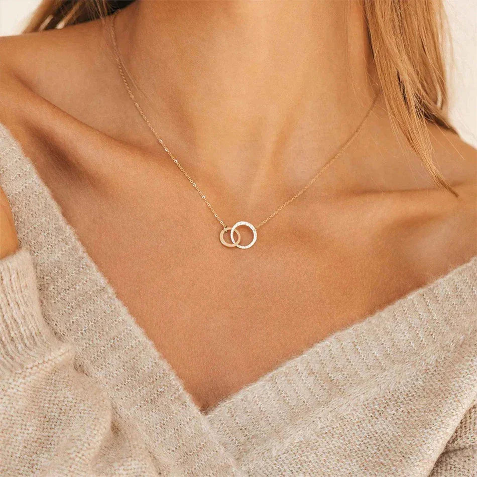Isabelle – stilvolle Gold-Hoop-Halskette