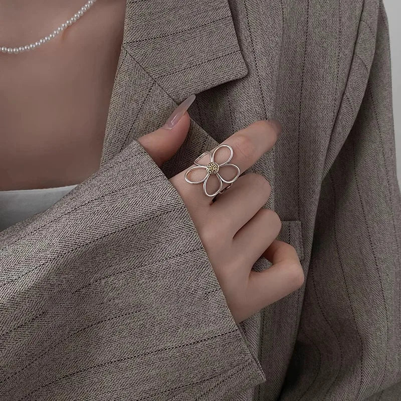Alizee – Silberring in Blütenform