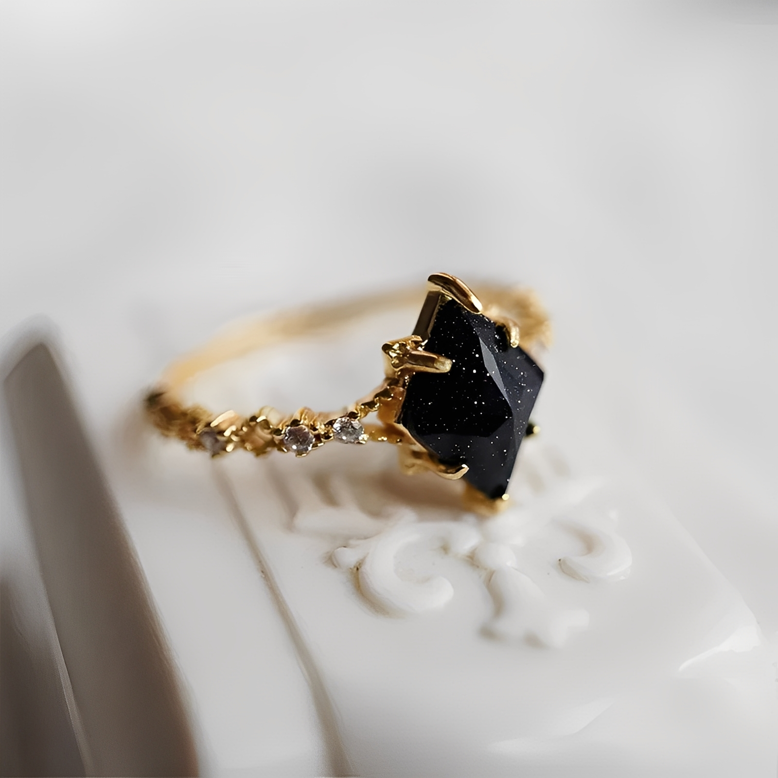 Nerisa – Ring aus dunklem Obsidian
