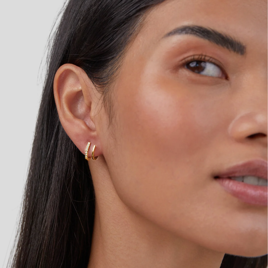 Zendaya – Kristallohrringe in Krallenform aus 18K Gold
