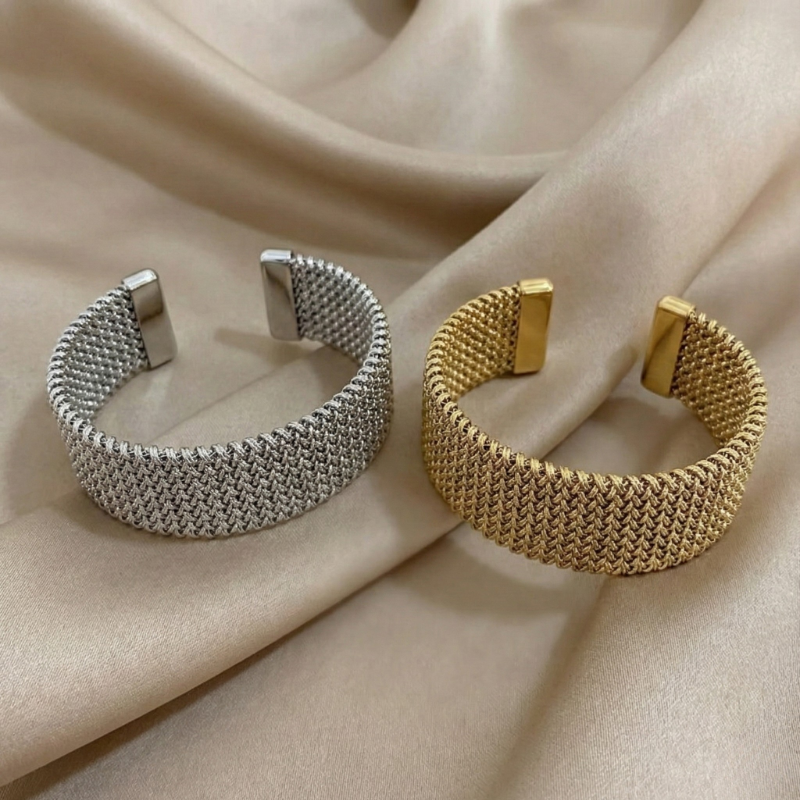 Raya – Armband aus Titanstahl mit graviertem Kabel