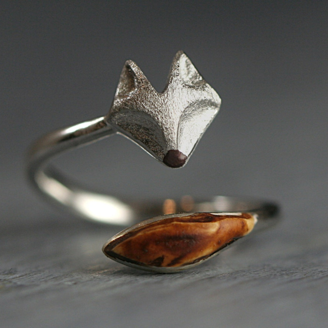 Verstellbarer Holzring - Ring mit Fuchs-Gesicht in Silber