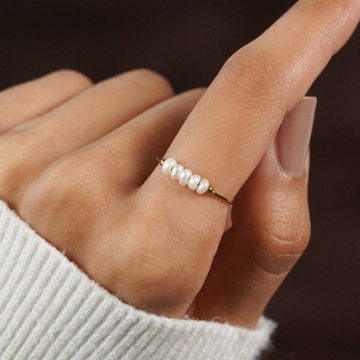 Ring mit kleinen Süßwasserperlen