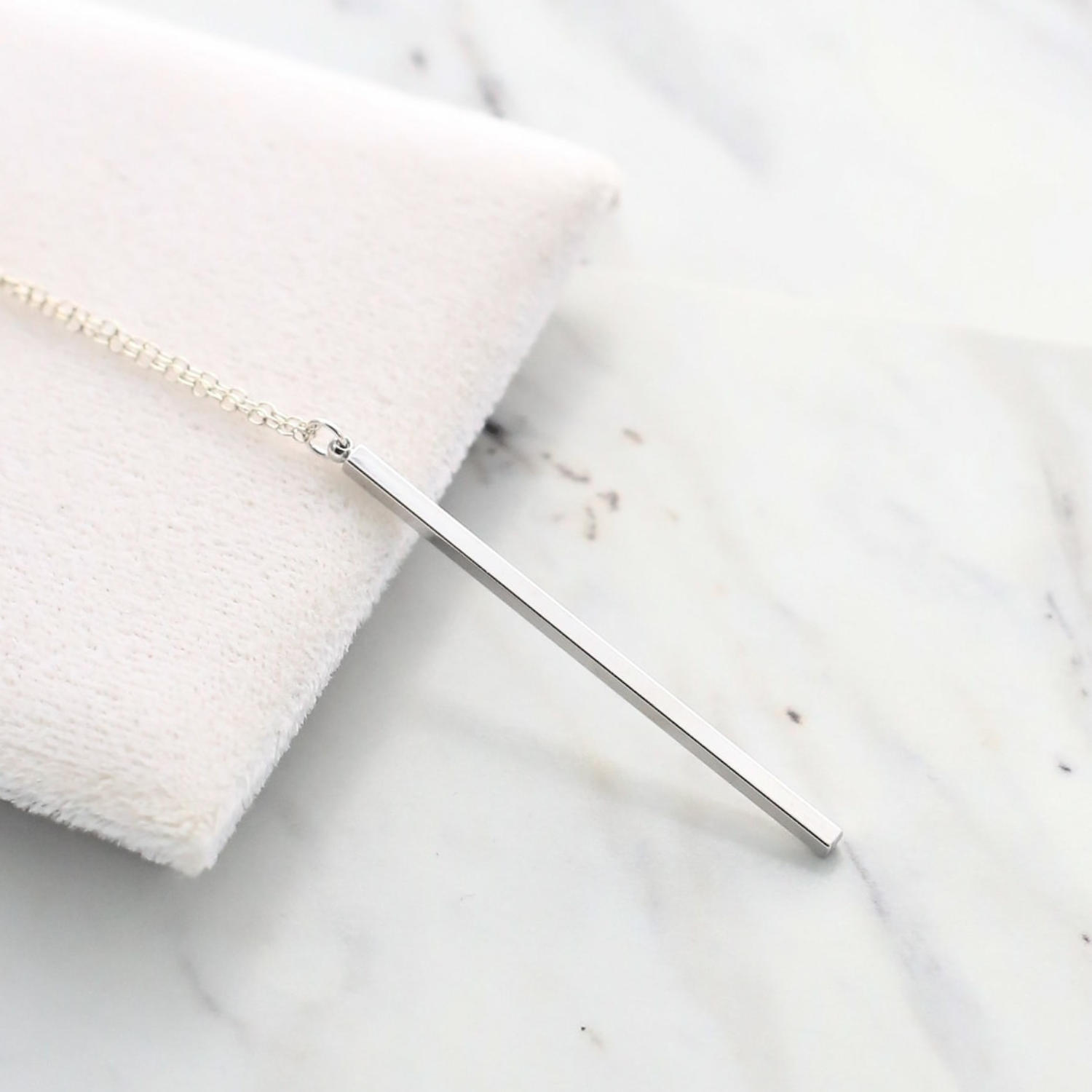 Elegante Stab-Halskette - Vertikales Stab-Halsband
