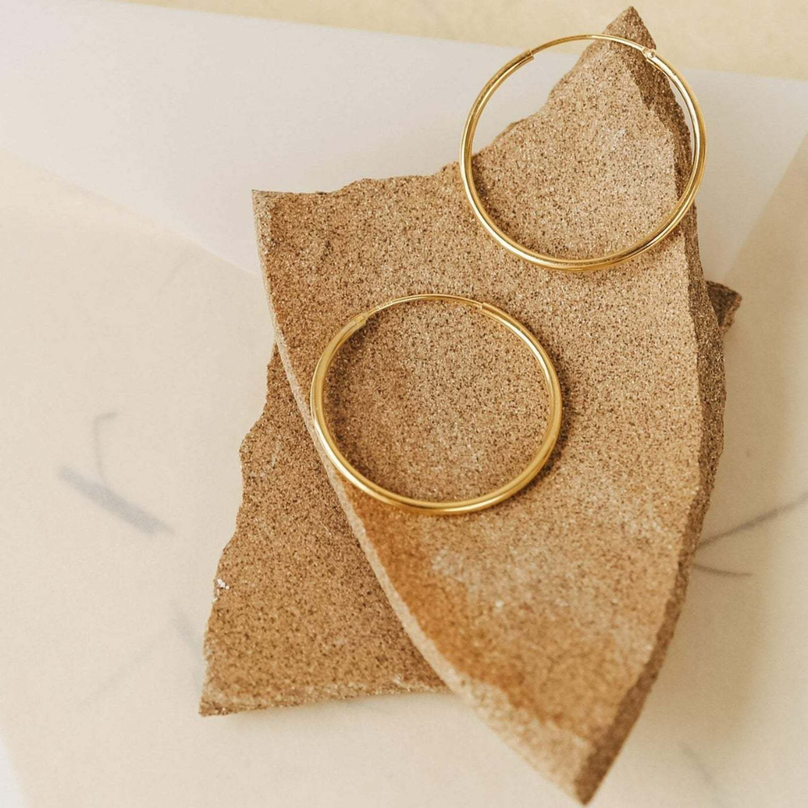 Dünne Ringe - Ohrringe aus Edelmetall (Set von 4)