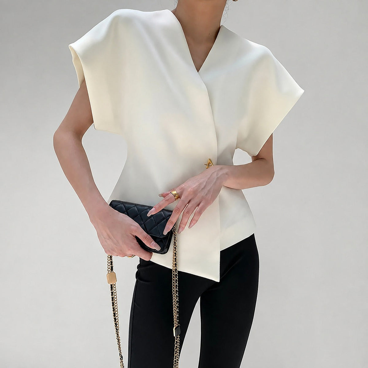 Leonie - Bluse mit V-Ausschnitt und Knöpfen