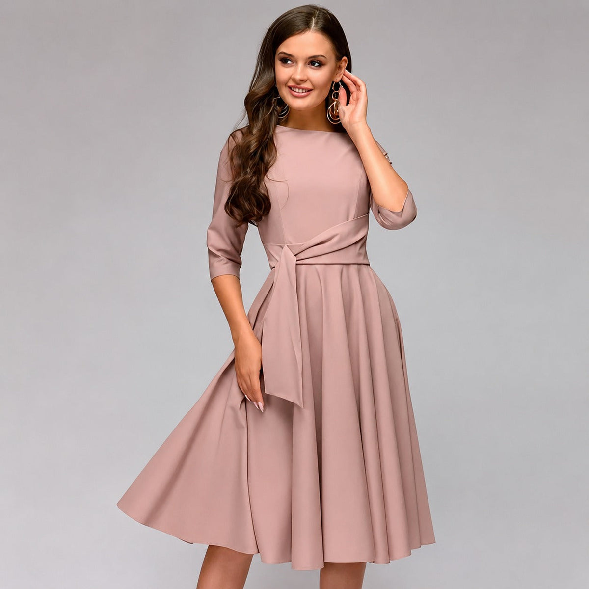Ivaney - Ein edles Damenkleid