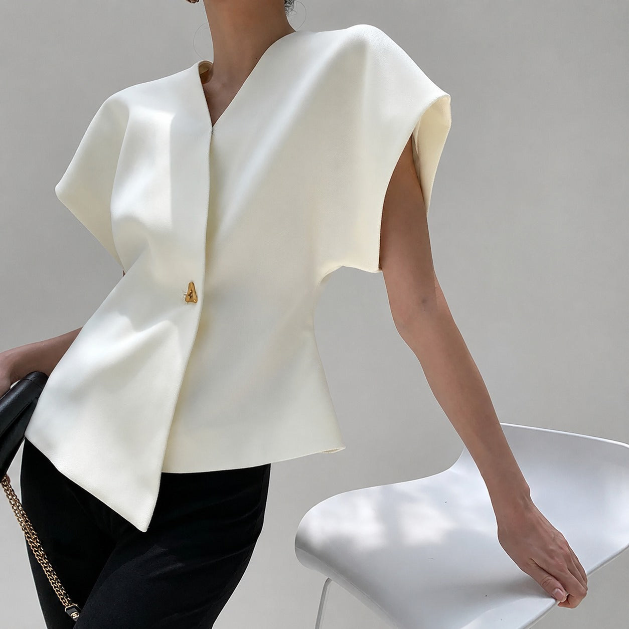 Leonie - Bluse mit V-Ausschnitt und Knöpfen