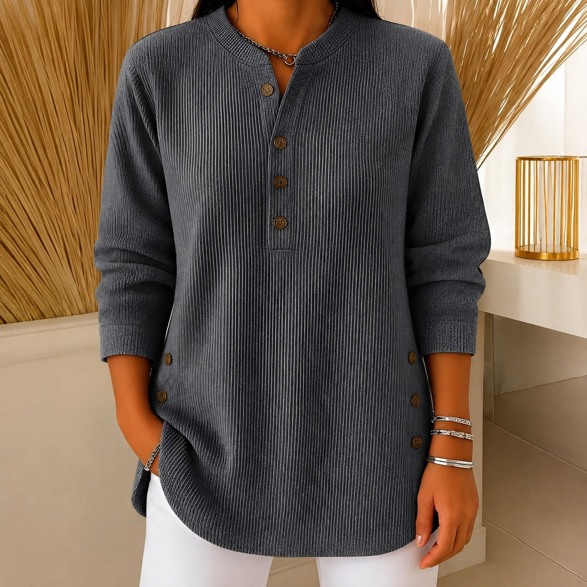 Jocelyn - Ein behaglicher Damenpullover mit Knopfdetails