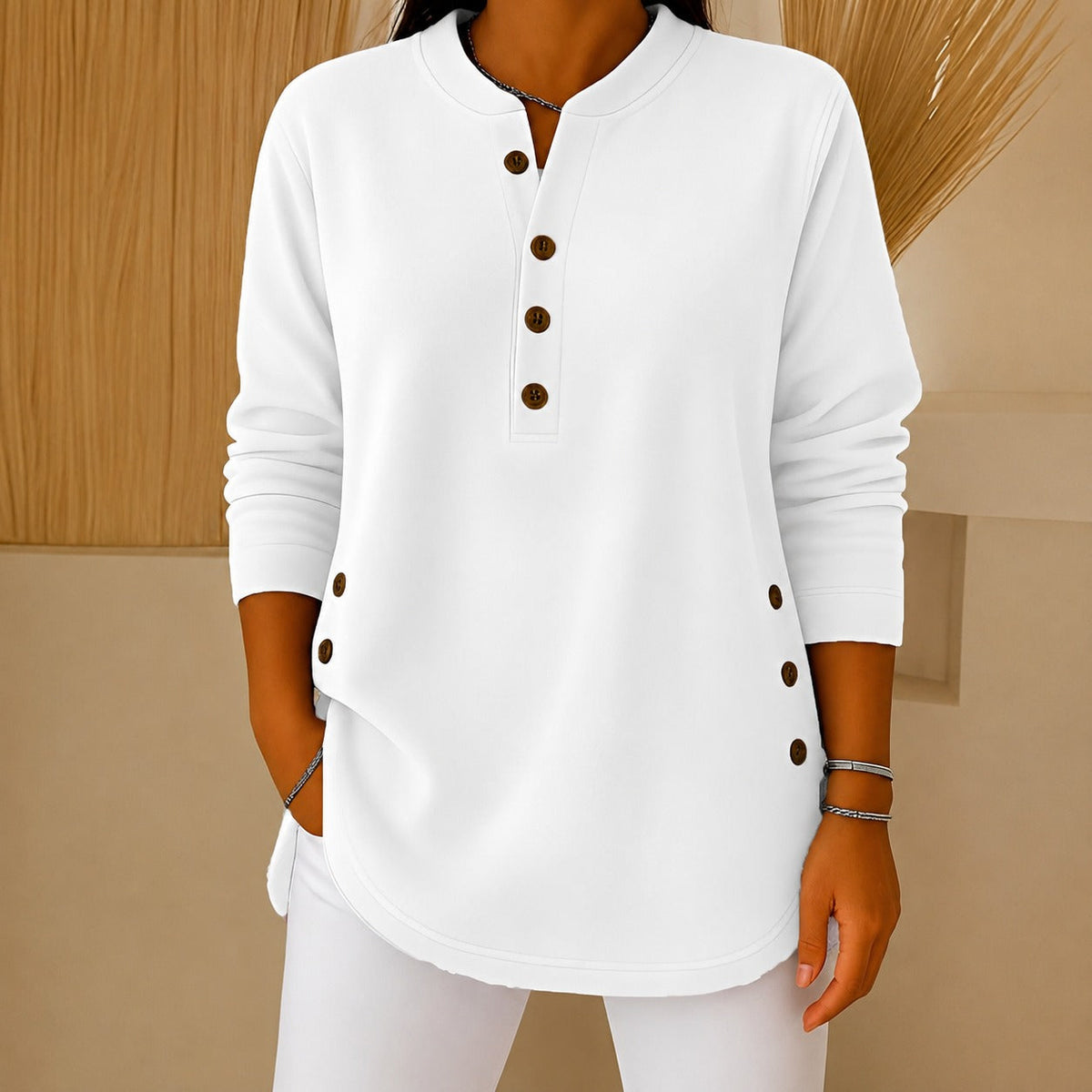 Jocelyn - Ein behaglicher Damenpullover mit Knopfdetails