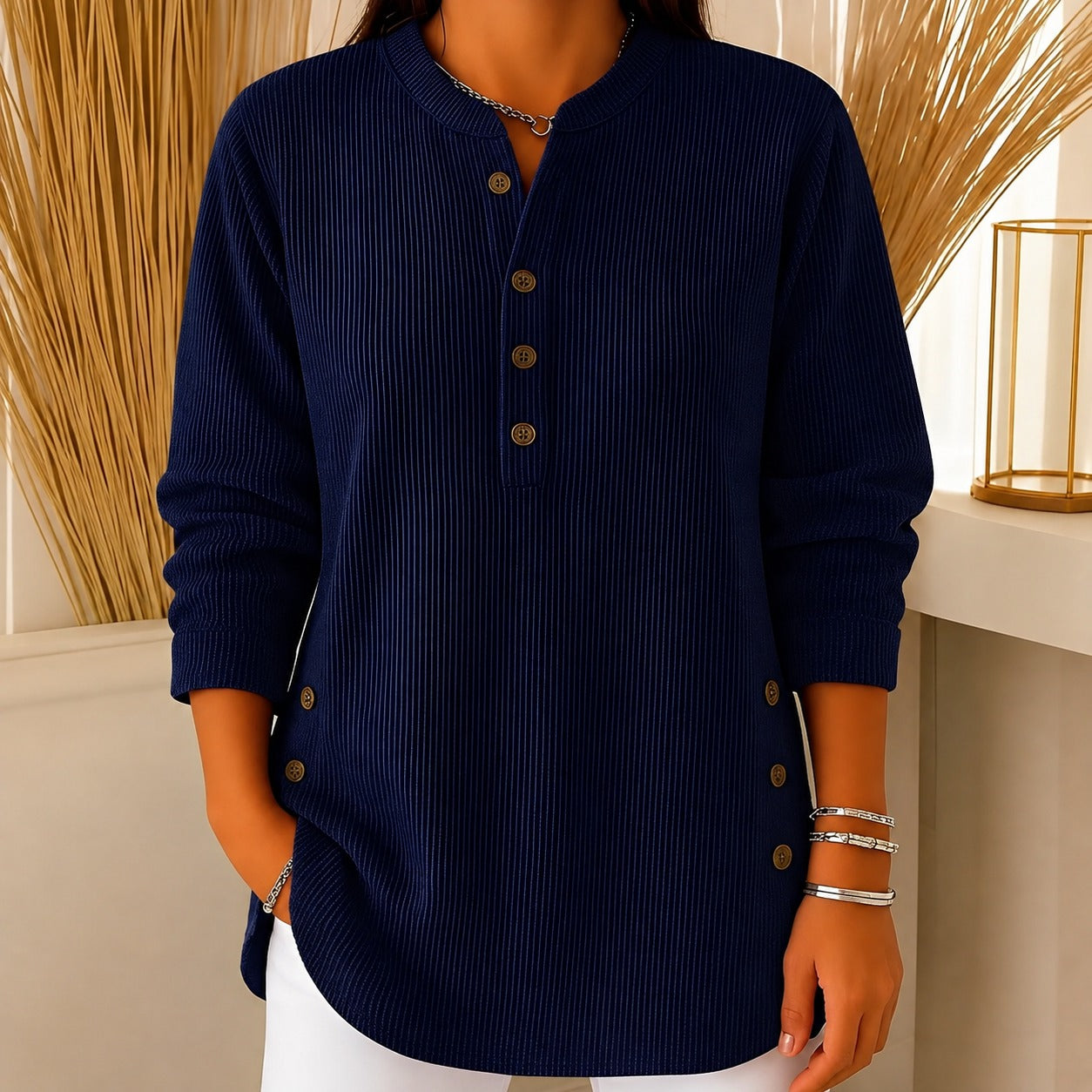 Jocelyn - Ein behaglicher Damenpullover mit Knopfdetails