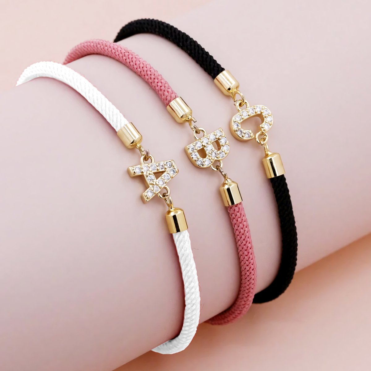 Calla – Verstellbares Armband mit eingegraviertem Anfangsbuchstaben