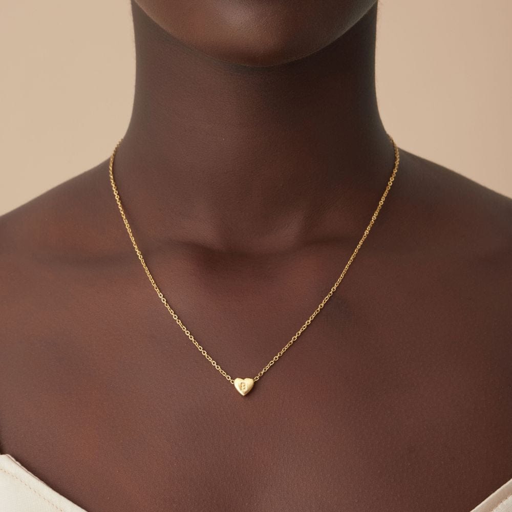Amora – Kette mit Herzinitialen in goldener Ausführung