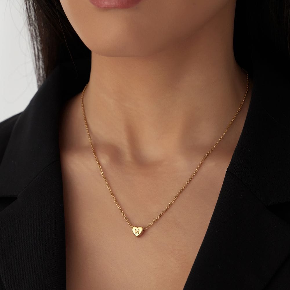 Amora – Kette mit Herzinitialen in goldener Ausführung