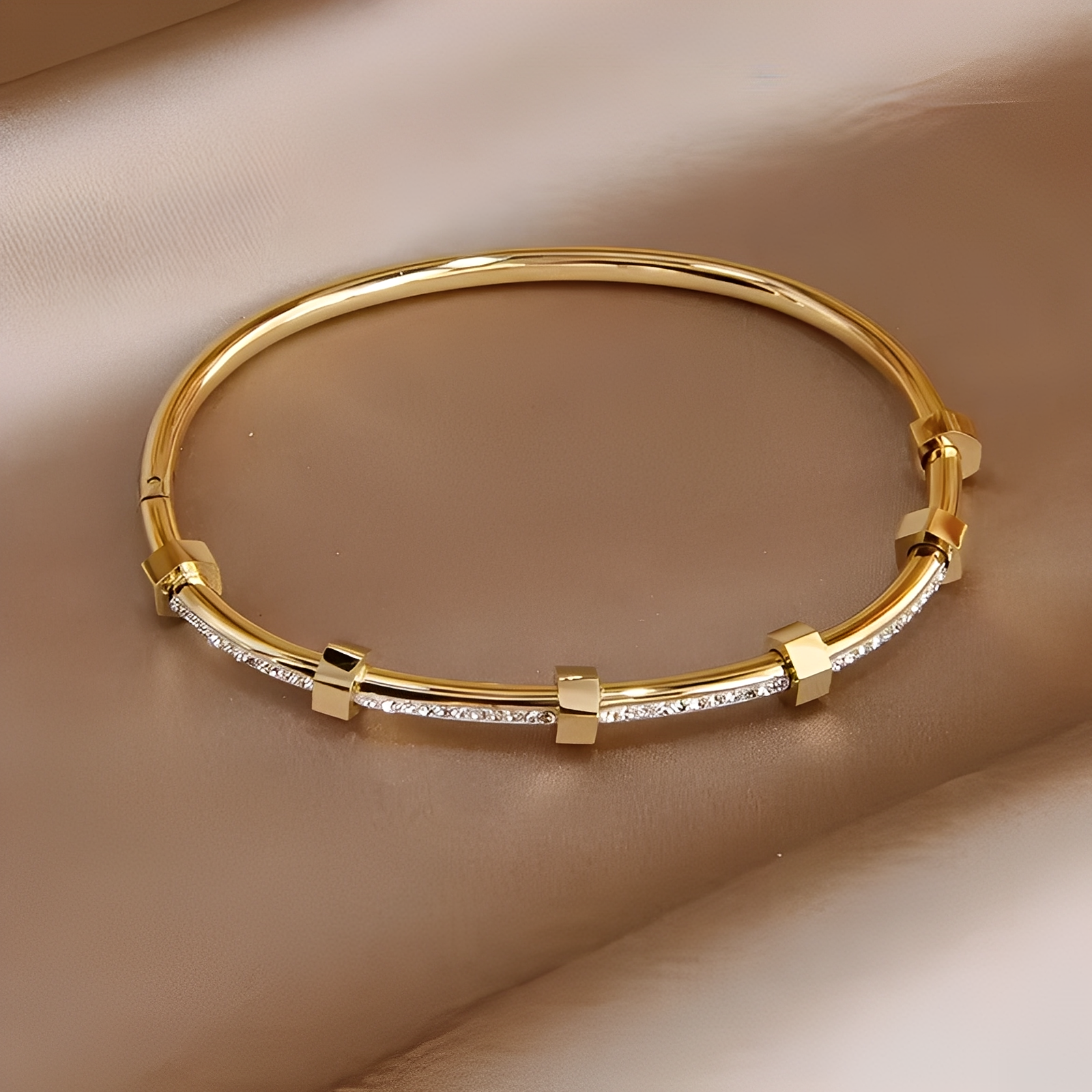 Amy – strahlendes goldenes Armband