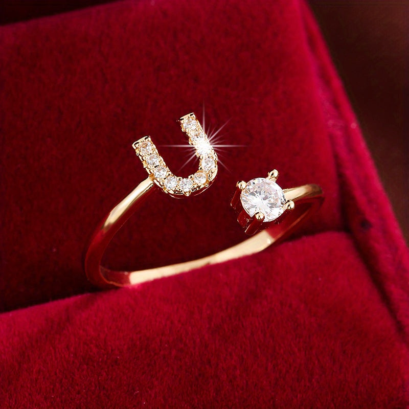 Nova – Moderner offener Ring mit Buchstaben und Zirkonia