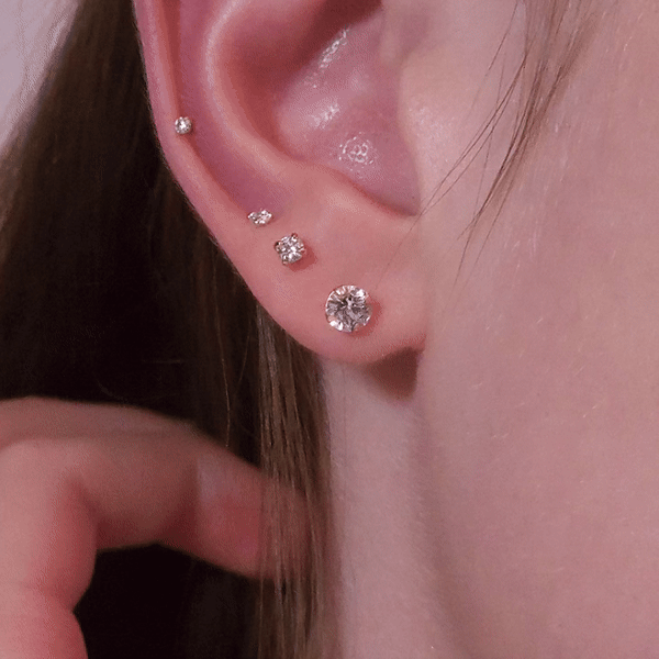 Sloane - Kleine Ohrringe mit 2mm Glanz