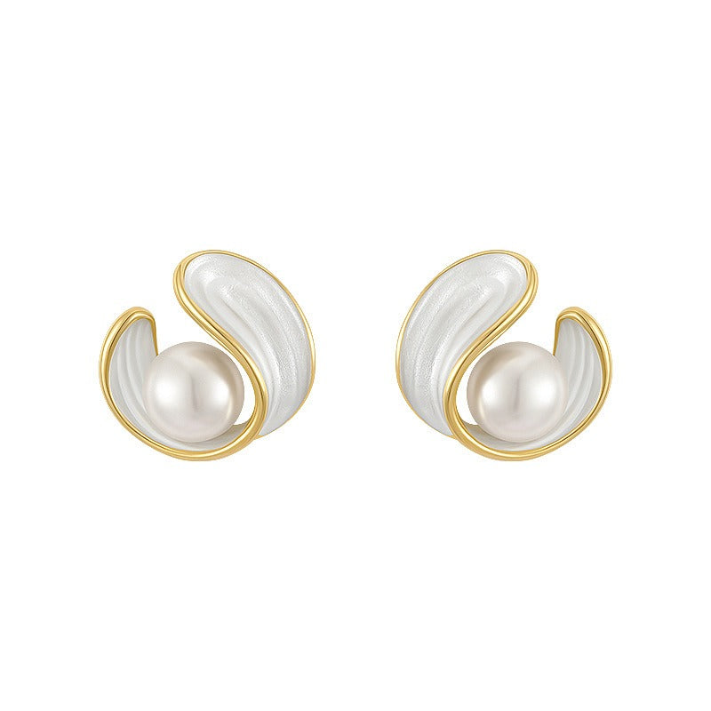 Alina – Elegante Ohrringe mit weißem Opal, Perle und Gold