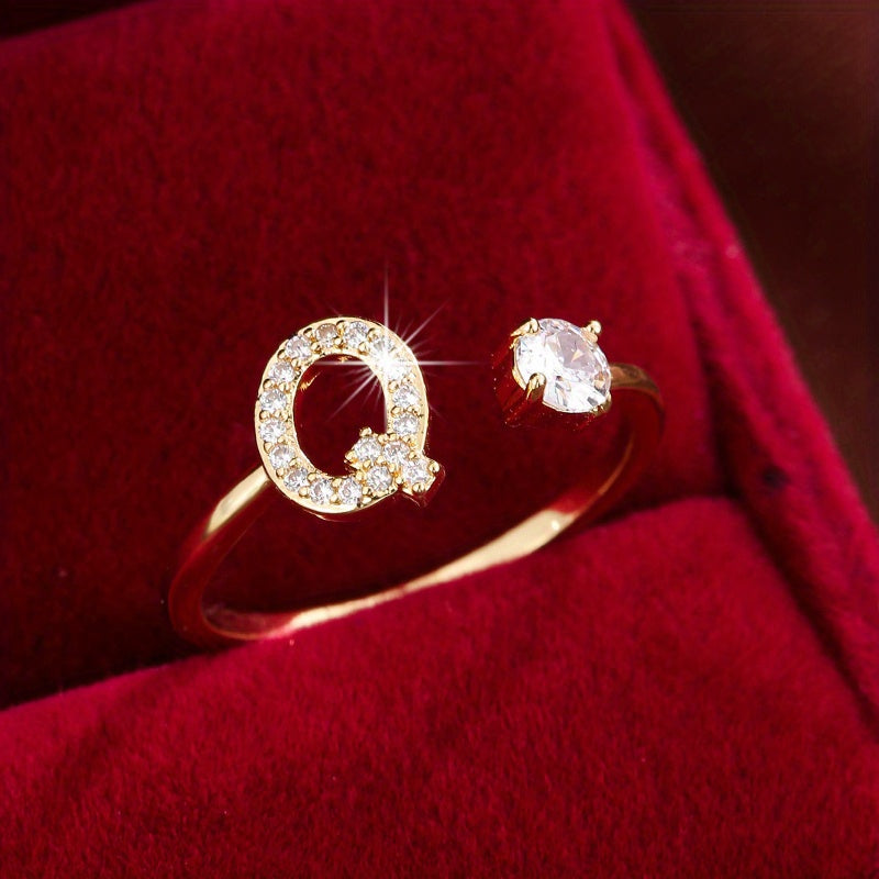 Nova – Moderner offener Ring mit Buchstaben und Zirkonia