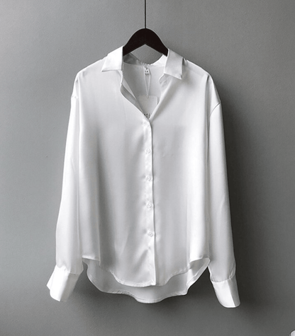 Magnolia – Satinbluse mit Knöpfen
