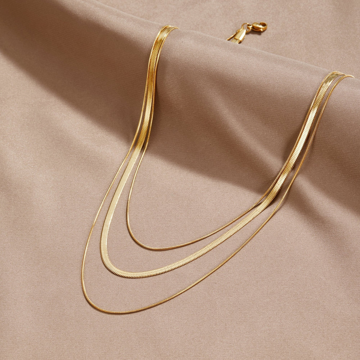 Alix – Vielreihige goldene Halskette