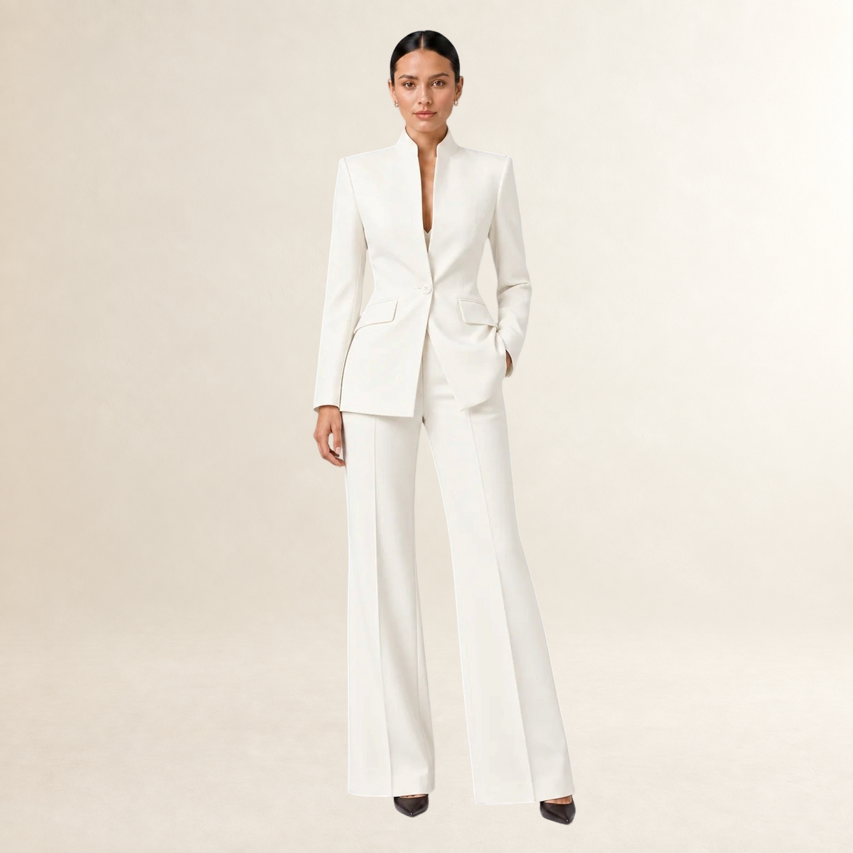 Damen-Hosenanzug mit tailliertem Blazer und weiter Hose - Kragenloses Design und figurbetonte Passform