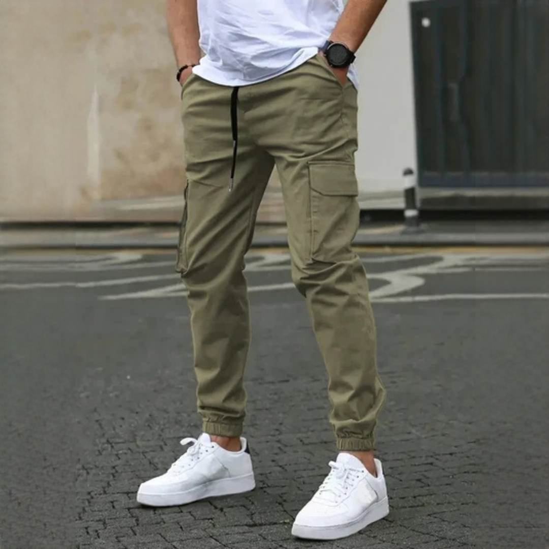 Herren Cargohosen Slim-Tapered Passform mit Kordelbund und Elastiksaumnen - Flap-Taschen auf Oberschenkel