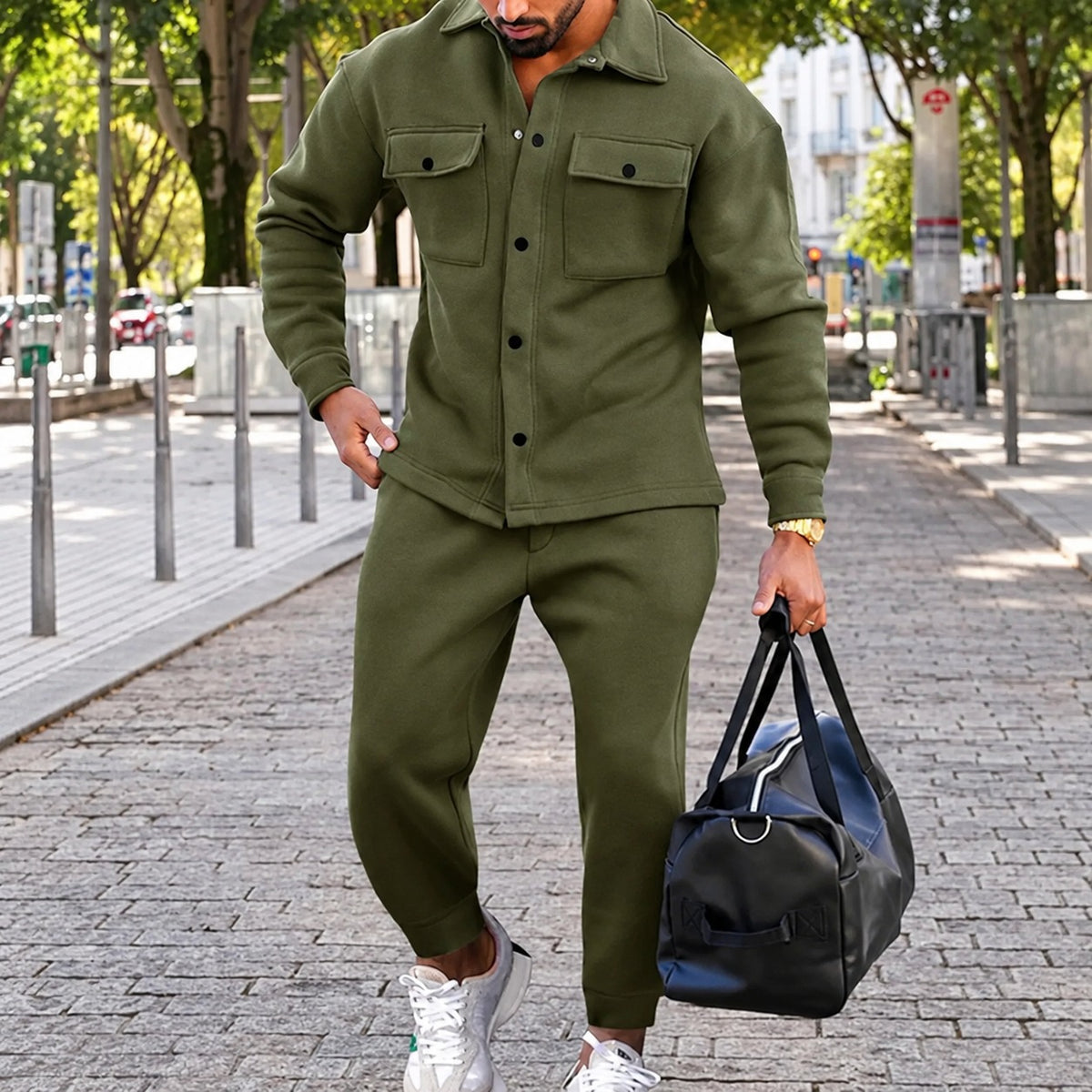 Herren-Set mit Freizeitjacke mit Knopfleiste und Jogginghose mit elastischem Bund