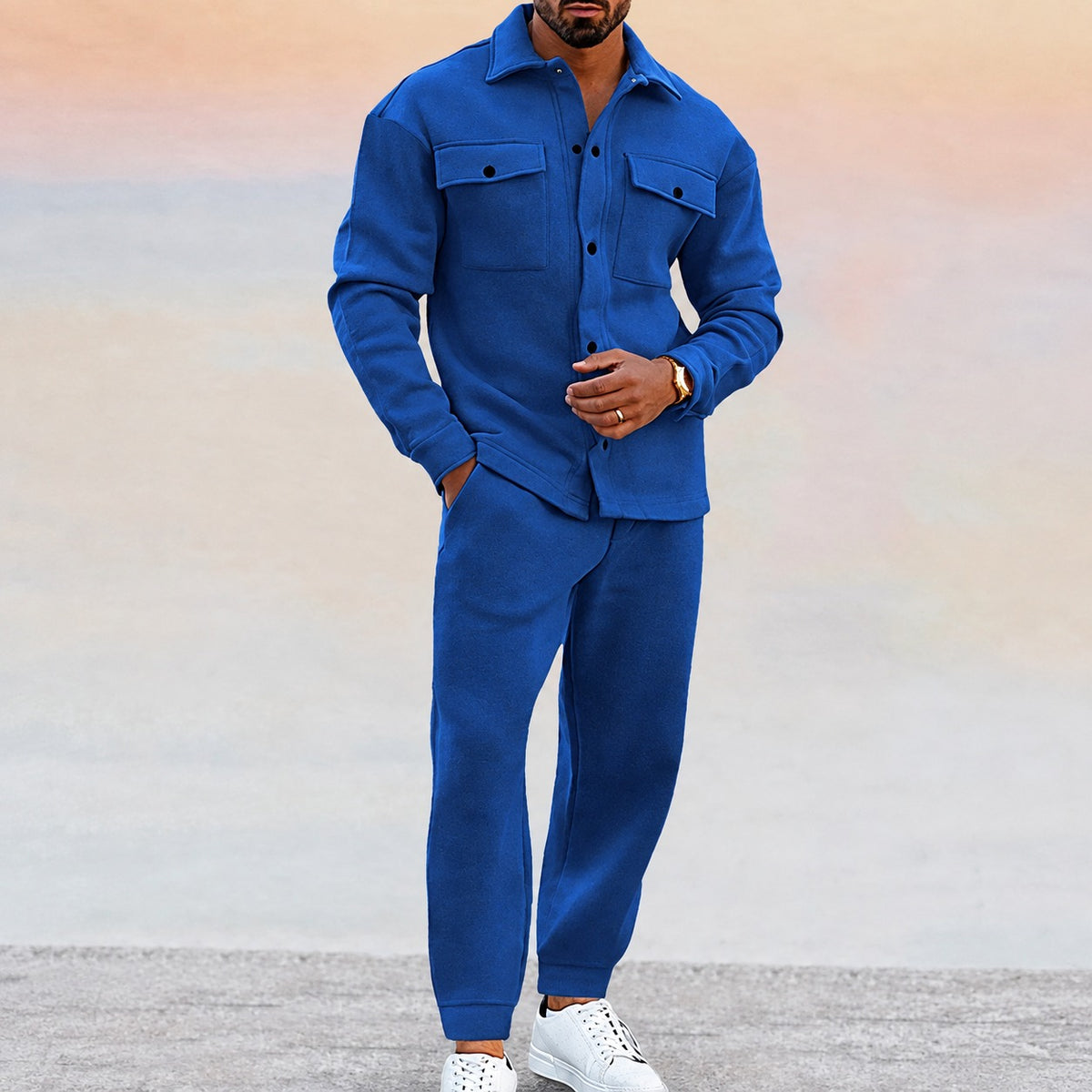 Herren-Set mit Freizeitjacke mit Knopfleiste und Jogginghose mit elastischem Bund