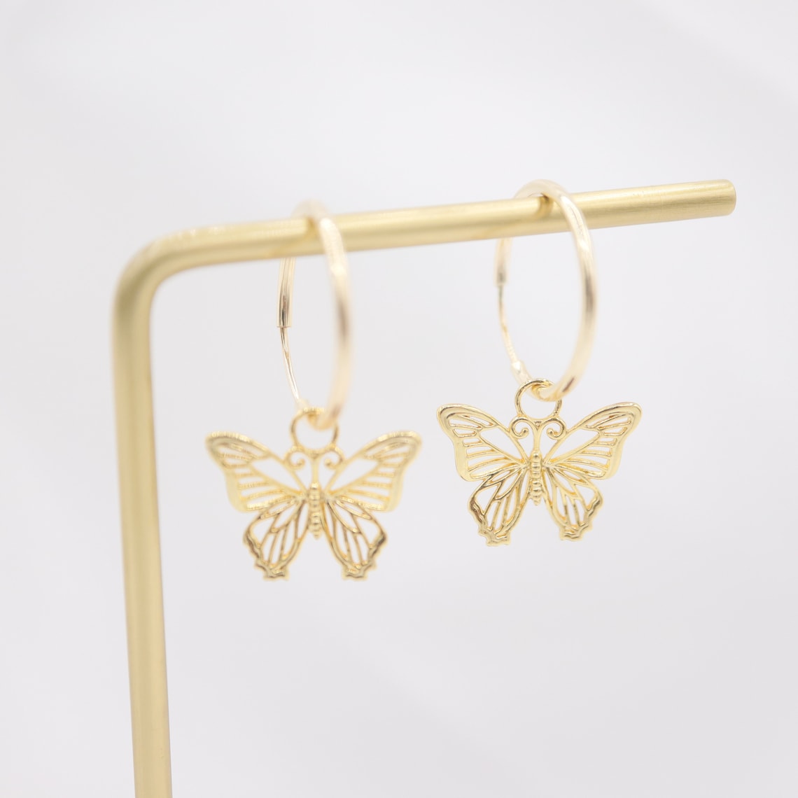 Ohrhänger mit Schmetterling - Hängende hohle Form