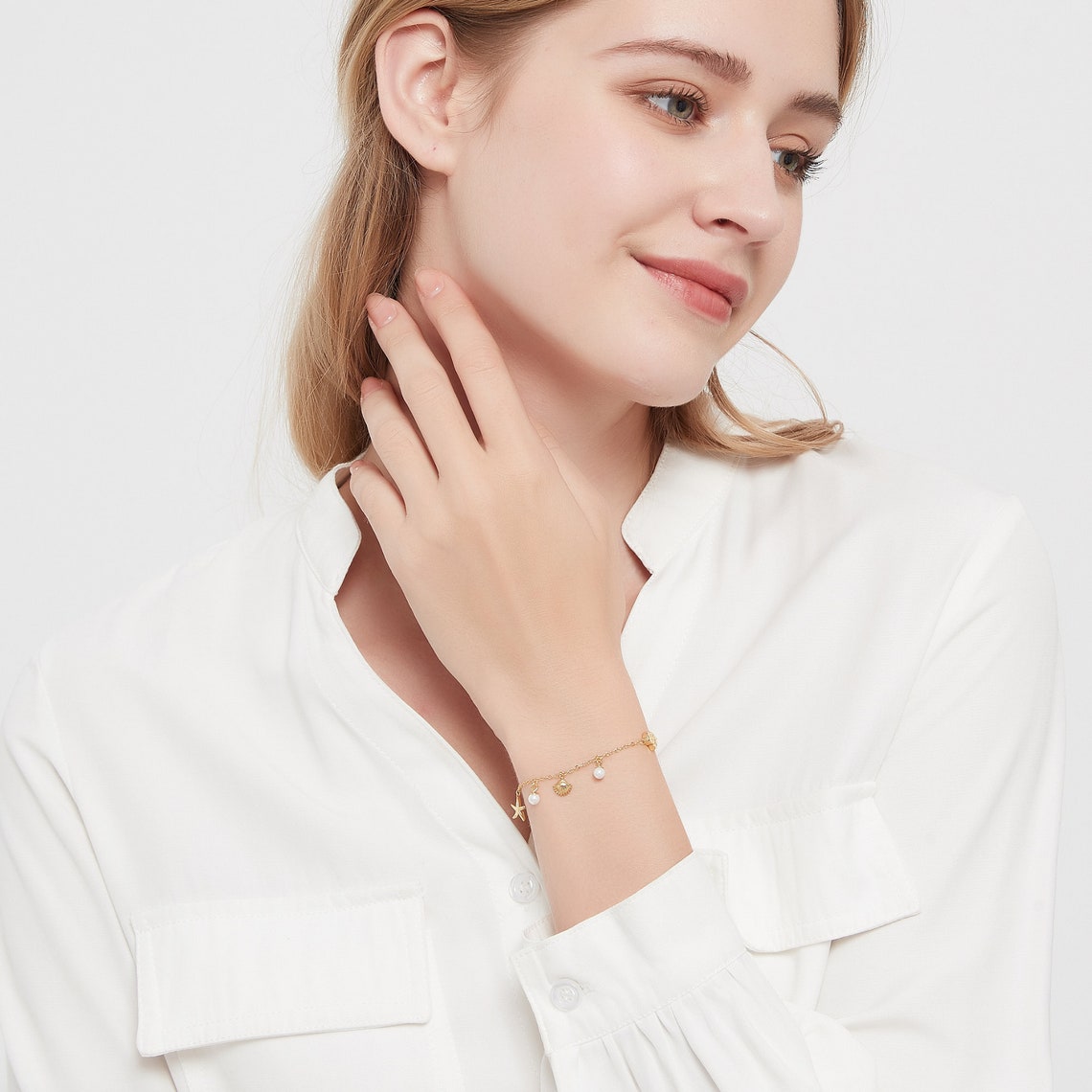 Armband mit Muschel- und Seestern-Anhängern