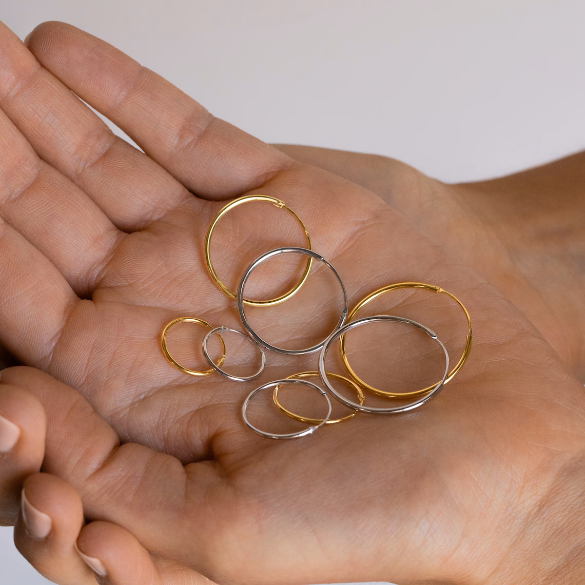 Dünne Ringe - Ohrringe aus Edelmetall (Set von 4)