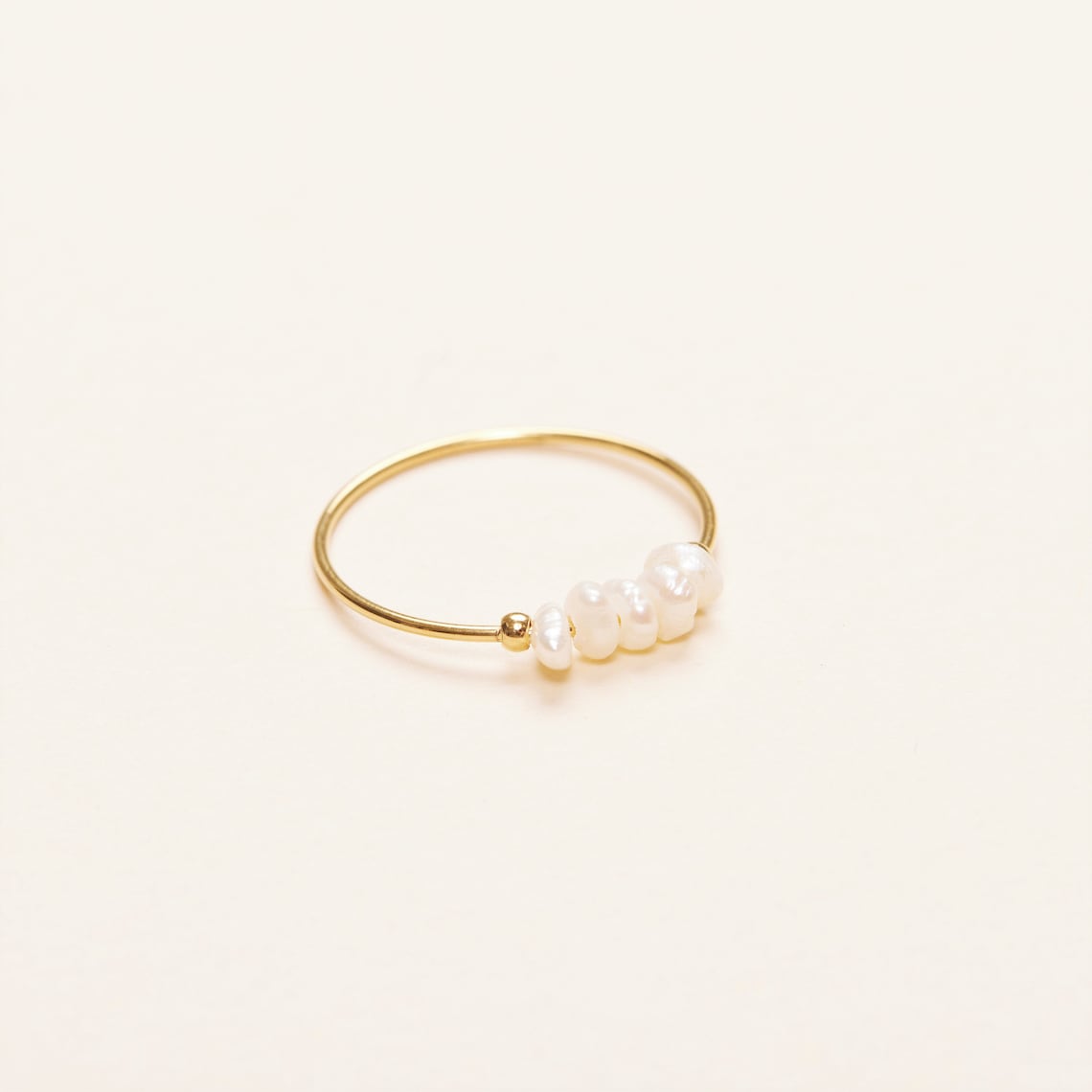 Ring mit kleinen Süßwasserperlen