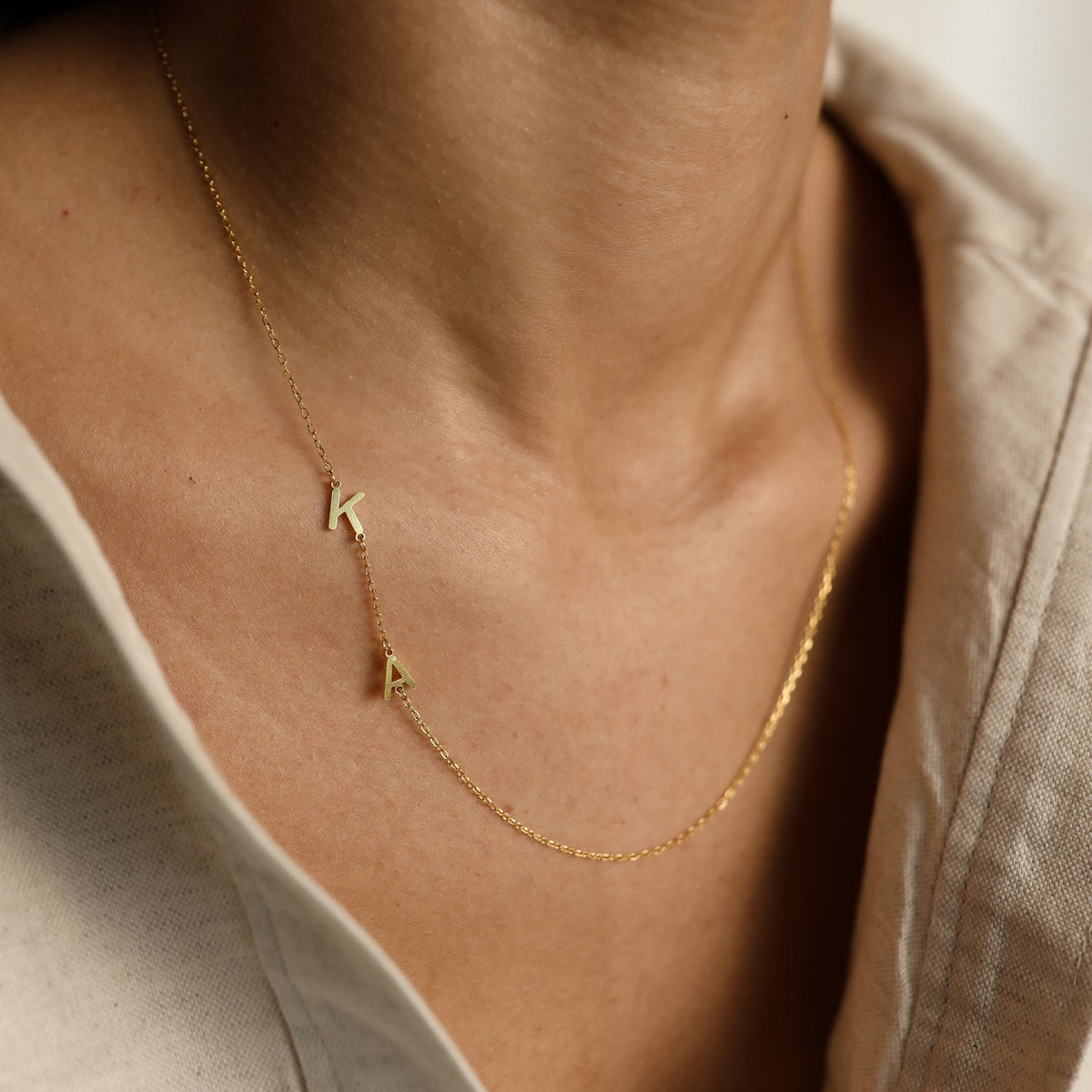 Halsband mit seitlichen Buchstaben - Einzelbuchstaben-Halsband