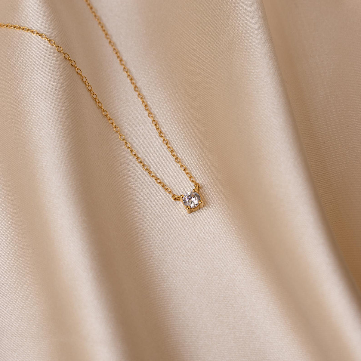 Elegantes Diamanten-Halsband - Kette mit Stein-Applikationen