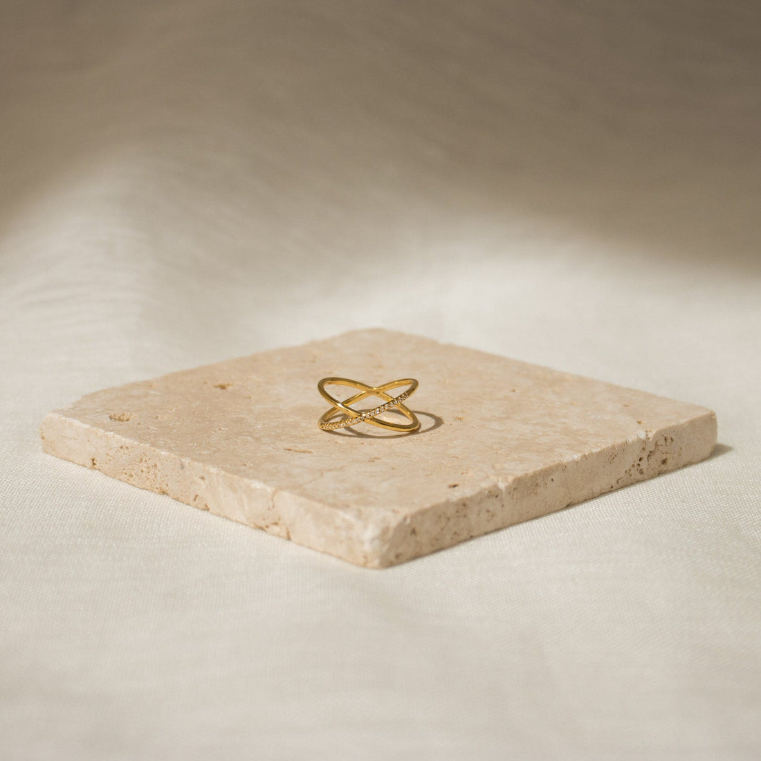 Lena – Exquisiter Pavé X Ring
