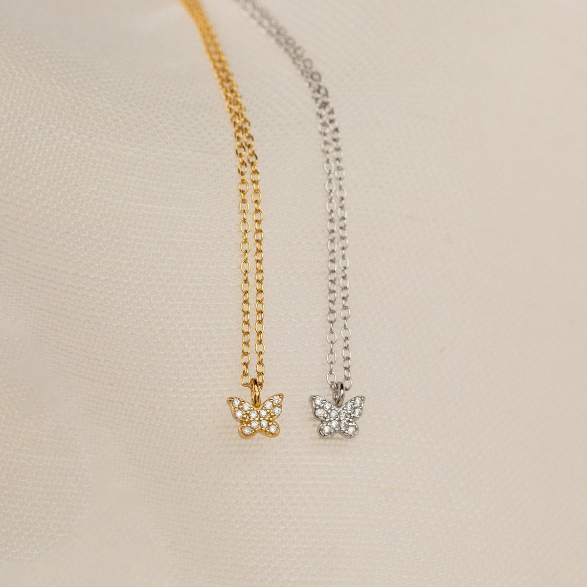 Mandy – Halskette mit Pavé-Schmetterling