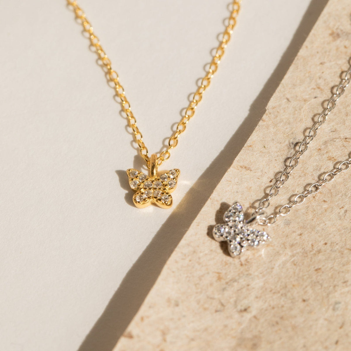 Mandy – Halskette mit Pavé-Schmetterling