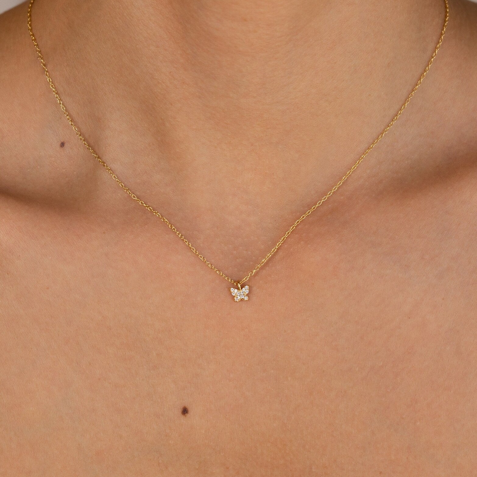 Mandy – Halskette mit Pavé-Schmetterling