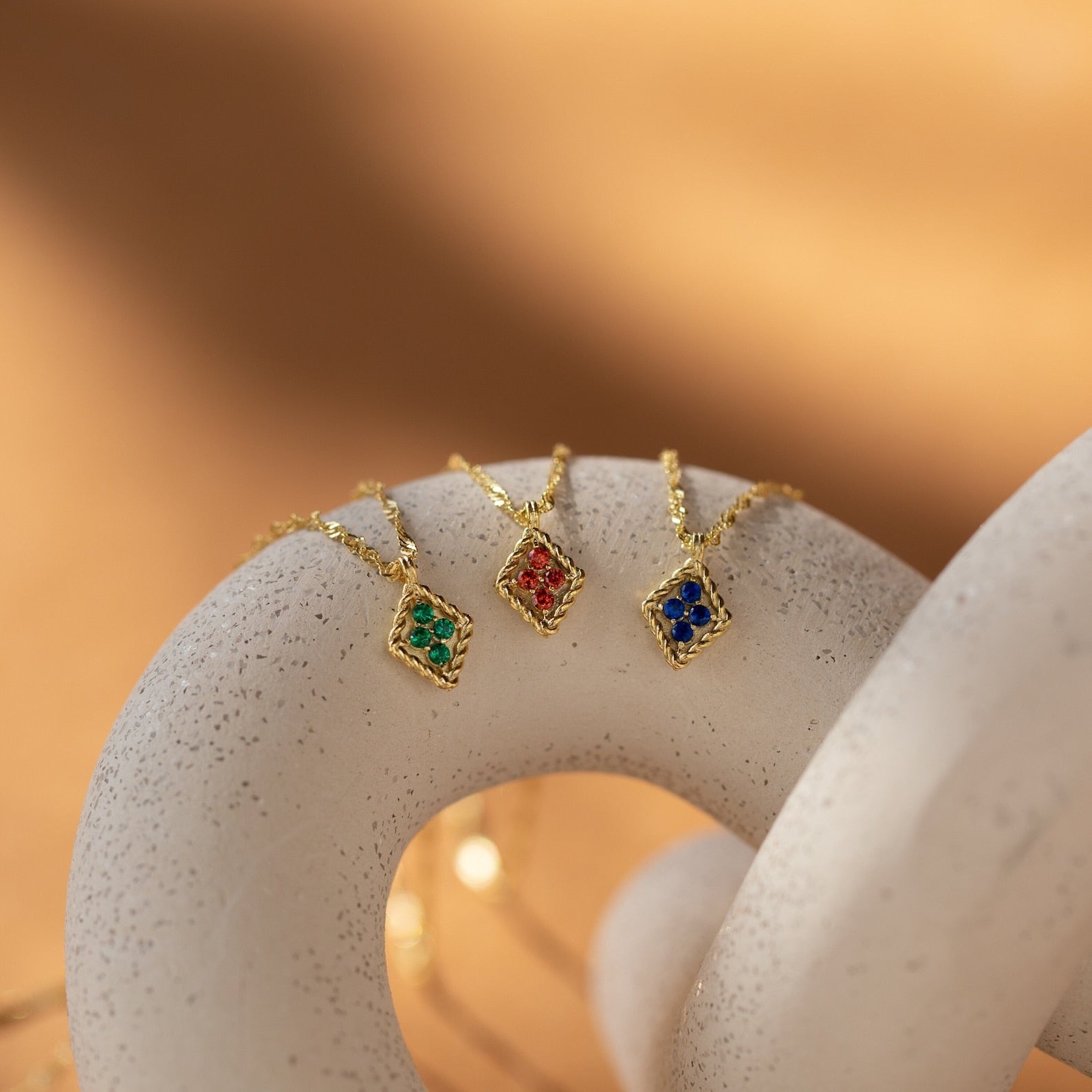 Anhänger aus Diamant mit Geburtsstein