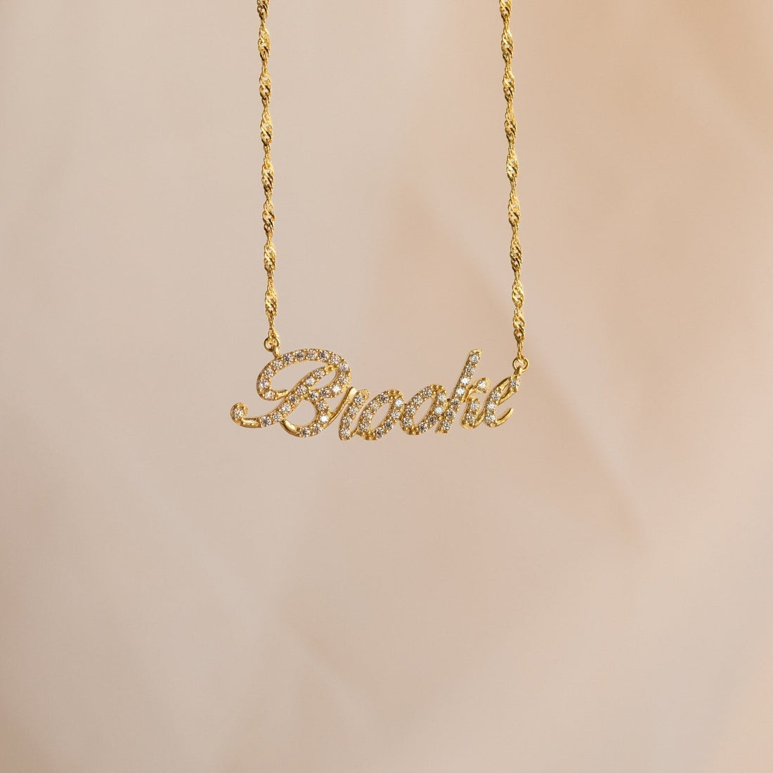 Claire – Namenskette mit Pavé Glanz
