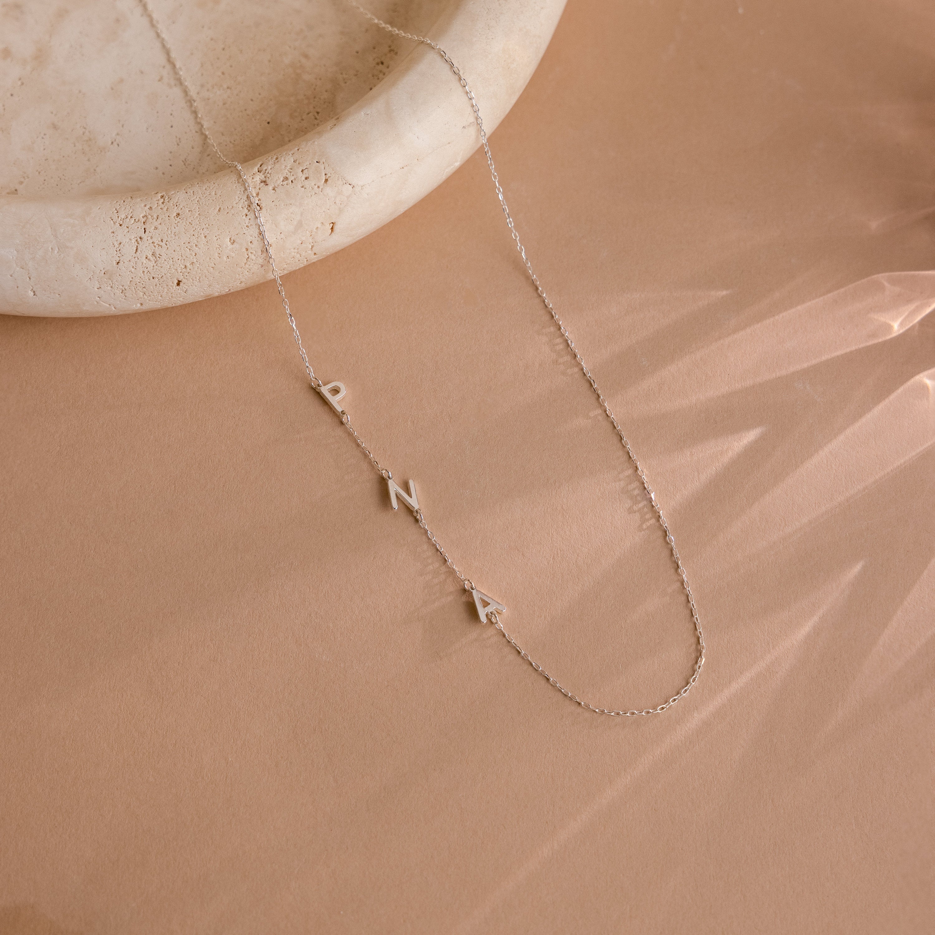 Halsband mit seitlichen Buchstaben - Einzelbuchstaben-Halsband