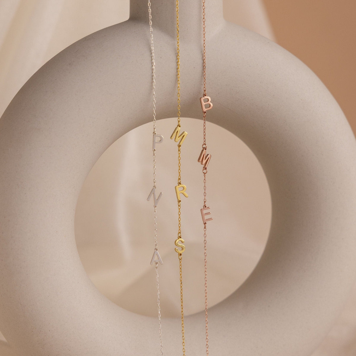 Halsband mit seitlichen Buchstaben - Einzelbuchstaben-Halsband