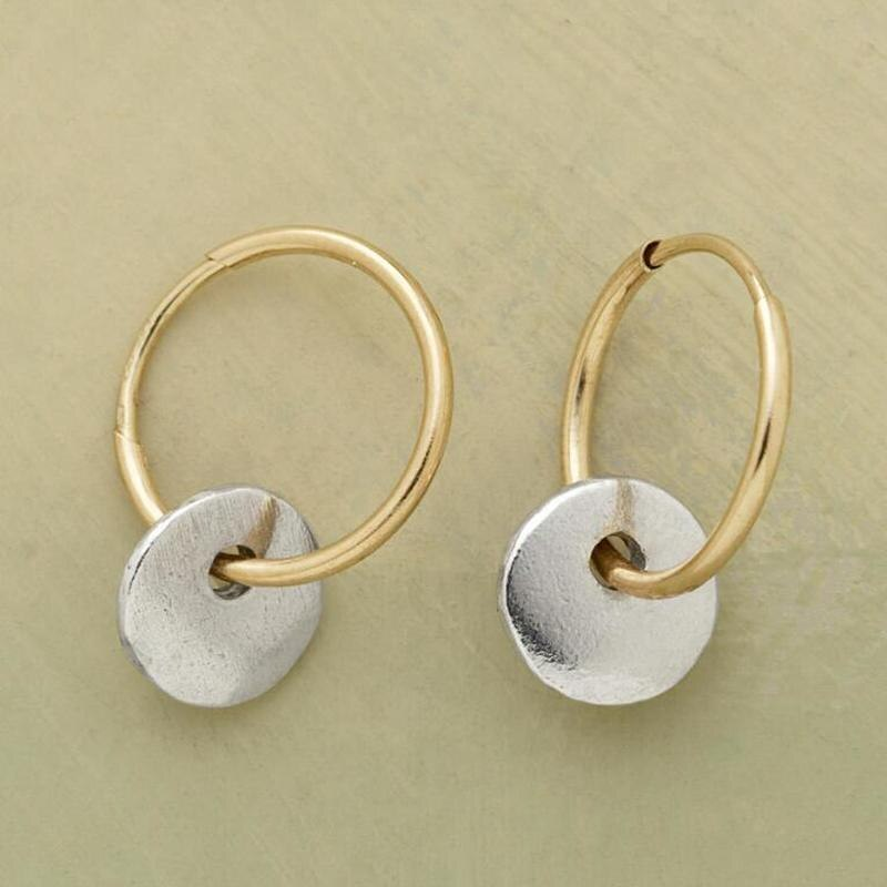 Seyna – Stilvolle Ohrringe aus goldenen und silbernen Ringen