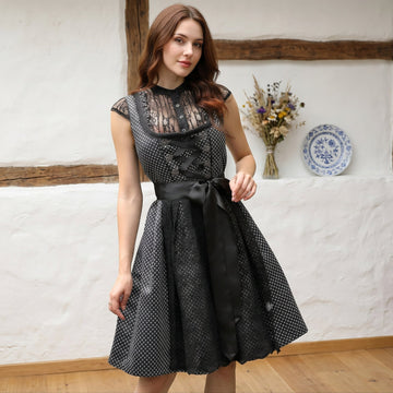 Yasmine - Edles kurzes Kleid für das Oktoberfest
